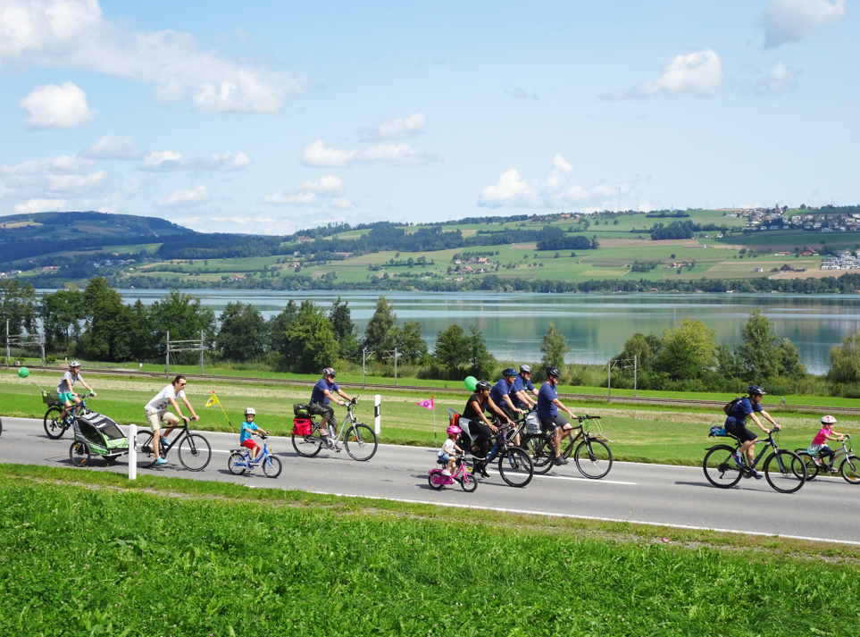 Velofahrer auf einem Radweg beim SlowUp